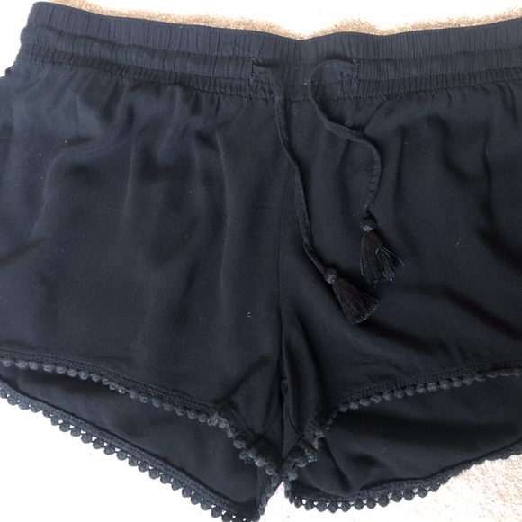 Old Navy Black Fabric Shorts - Picture 4 of 4